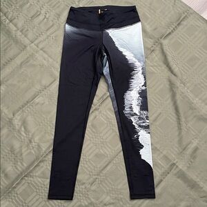 Lucy Black and Gray Ocean Wave Leggings